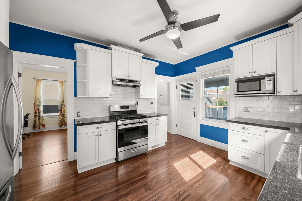 listing image 1106974861497624562