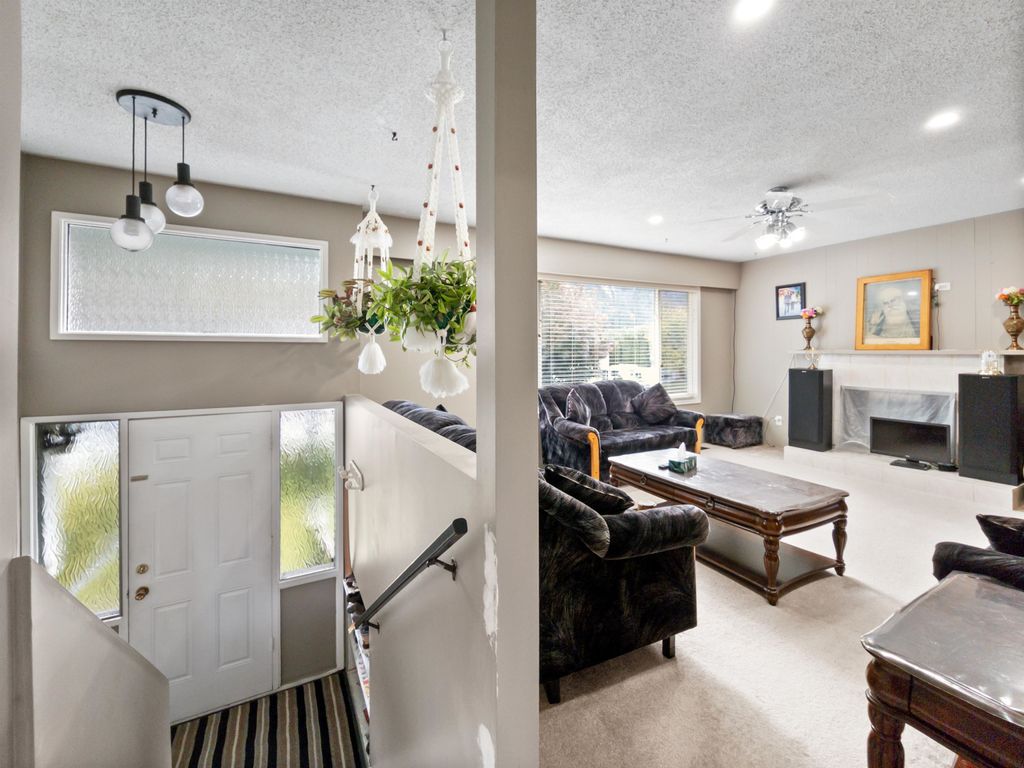 listing image 1100481957494182501