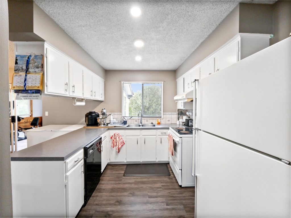 listing image 1106139256913350152