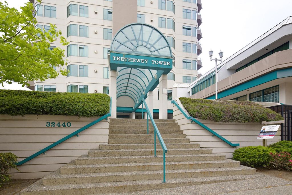 Photo of 32440 Simon Avenue #703, Abbotsford, BC V2T 5R3 (MLS # R3121532)