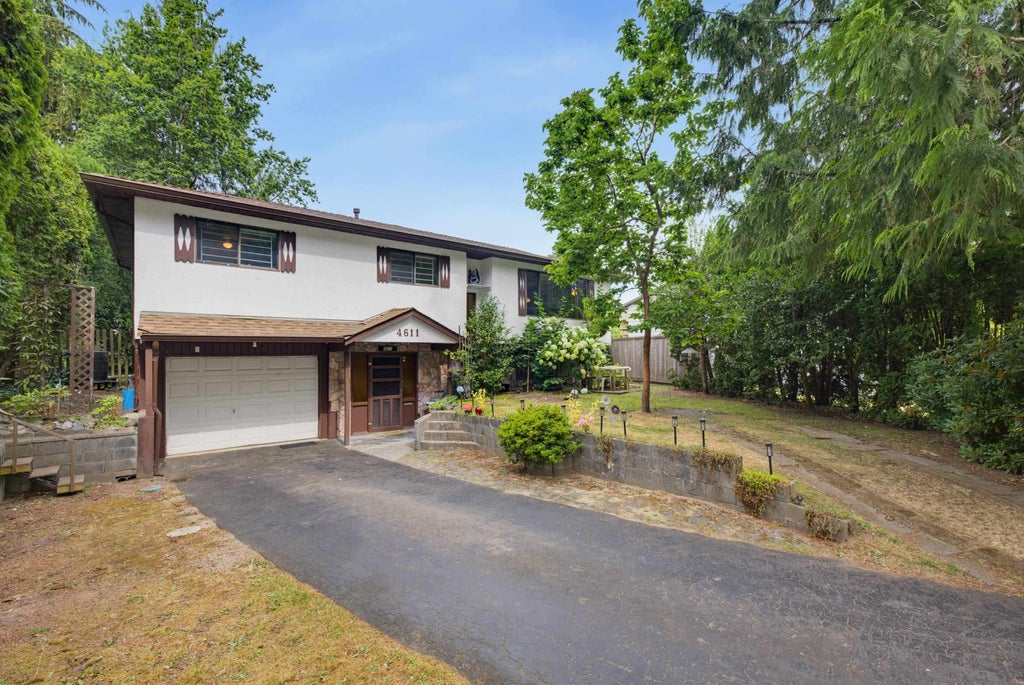 Photo of 4611 203a Street, Langley, BC V3A 5W2 (MLS # R3146668)