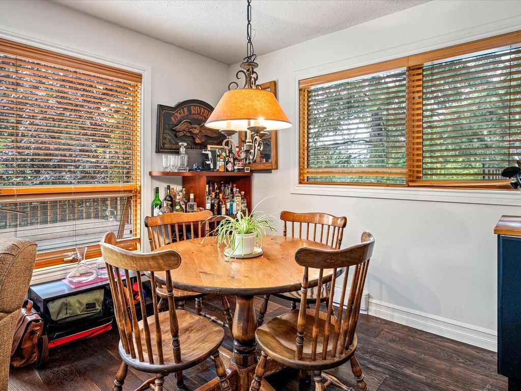 listing image 1102155813316145443