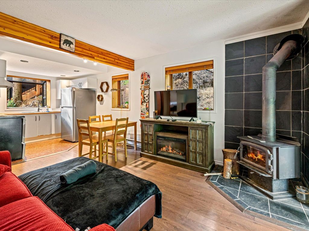 listing image 1106363757488429051