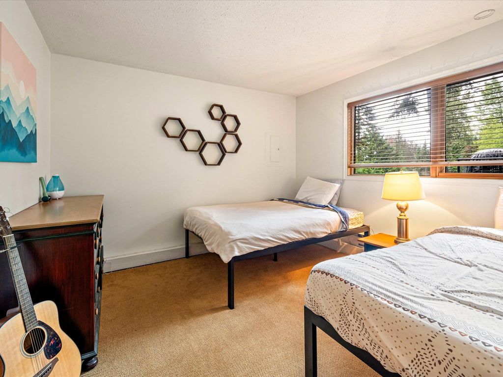 listing image 1109000256419460423