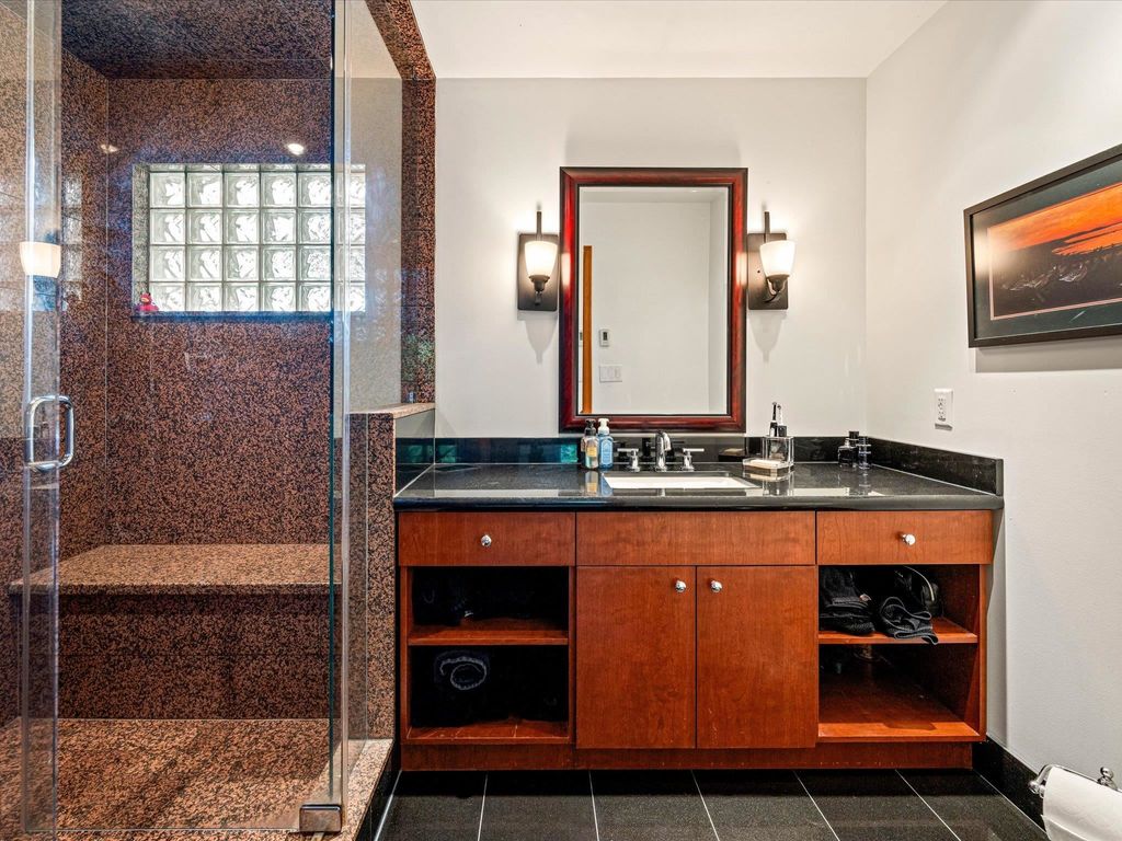 listing image 1104008813876333906