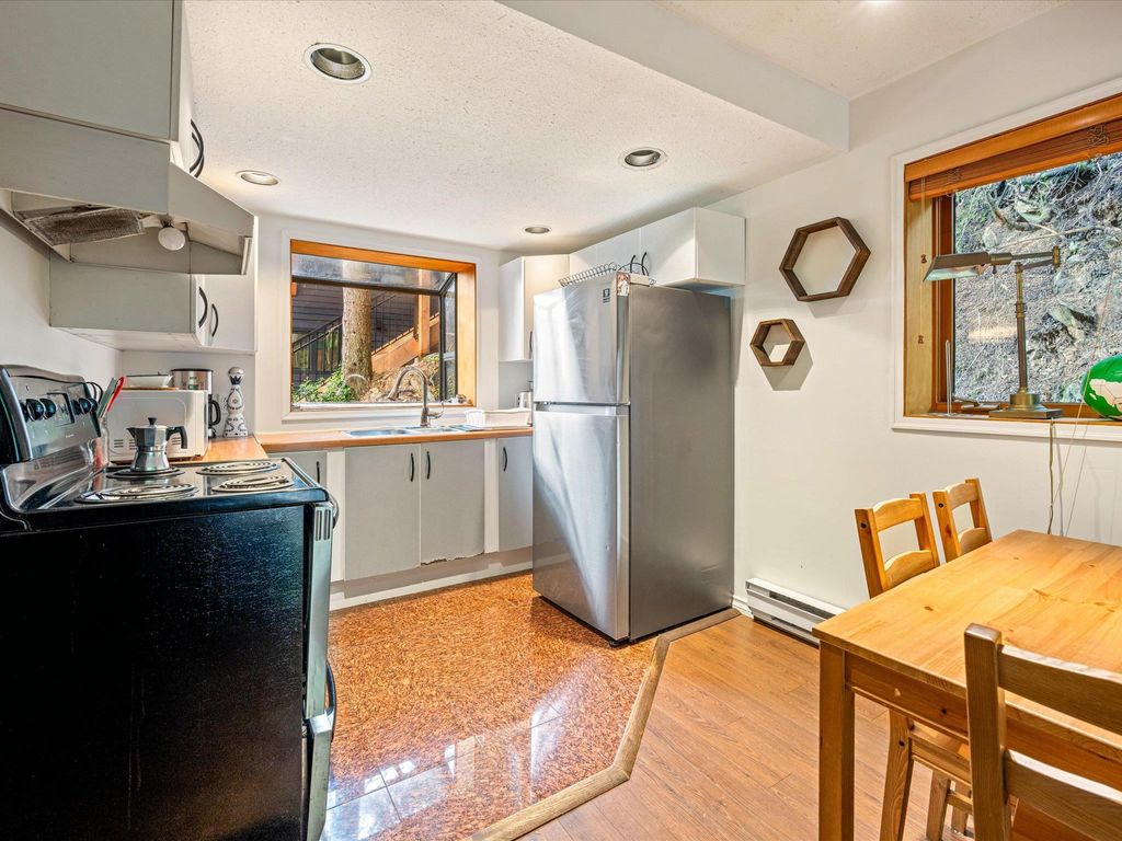 listing image 1100122914504741653