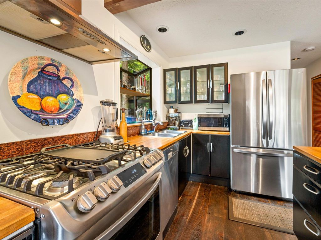listing image 1109604860193215894