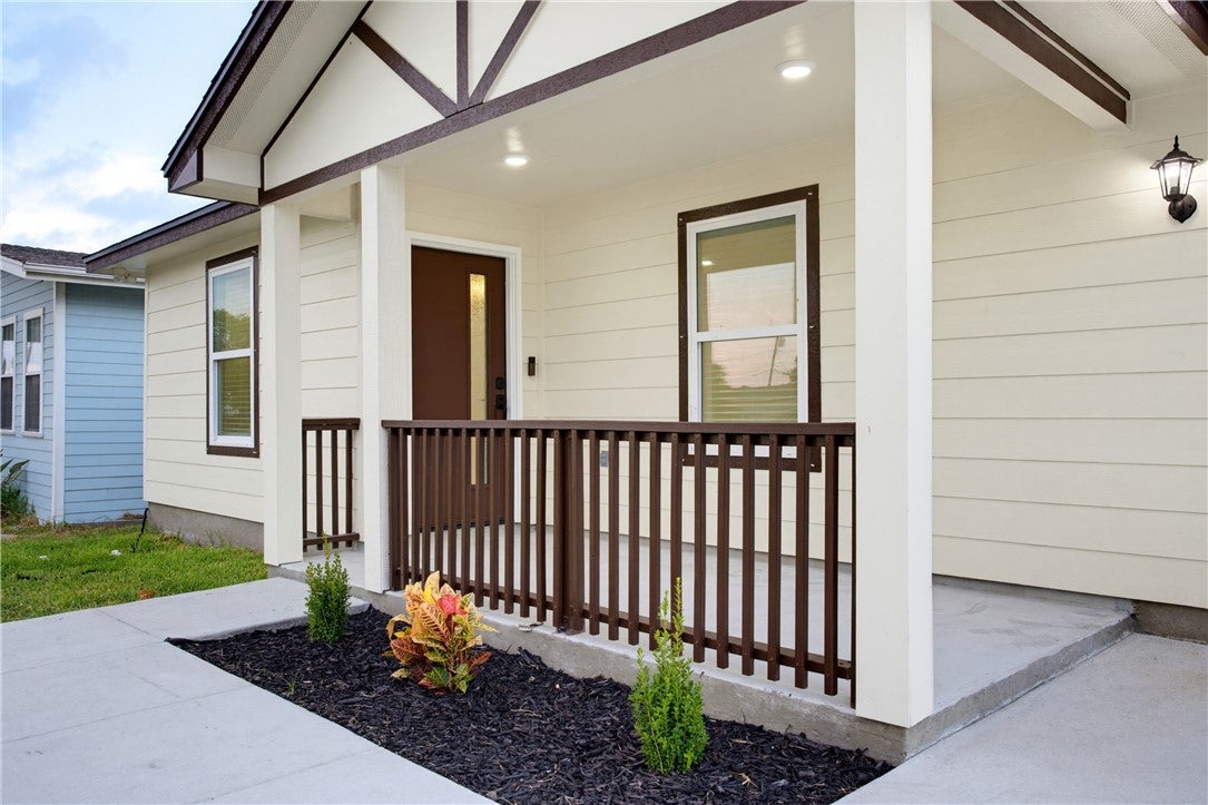 1402 Marine Drive