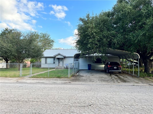 305 LAREDO ST, FREER, TX 78357 - Image 009ece99d9975c643a658dfe0b69a56f/302232026