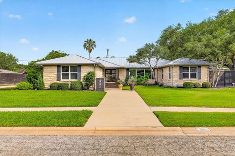 Photo of 442 Bermuda Place, Corpus Christi, TX 78411 (MLS # 475554)