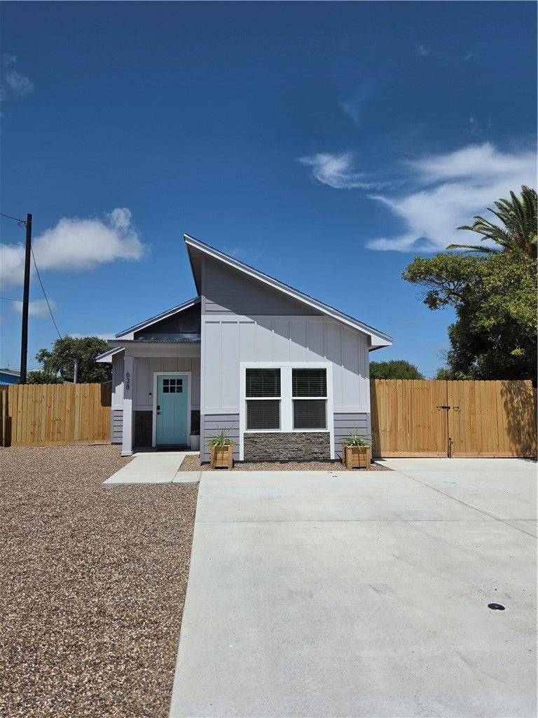 638 Claride Street