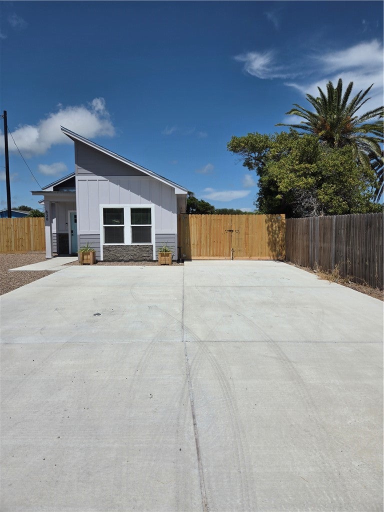 638 Claride Street