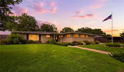 Photo of 472 Barracuda Place, Corpus Christi, TX 78411 (MLS # 476219)