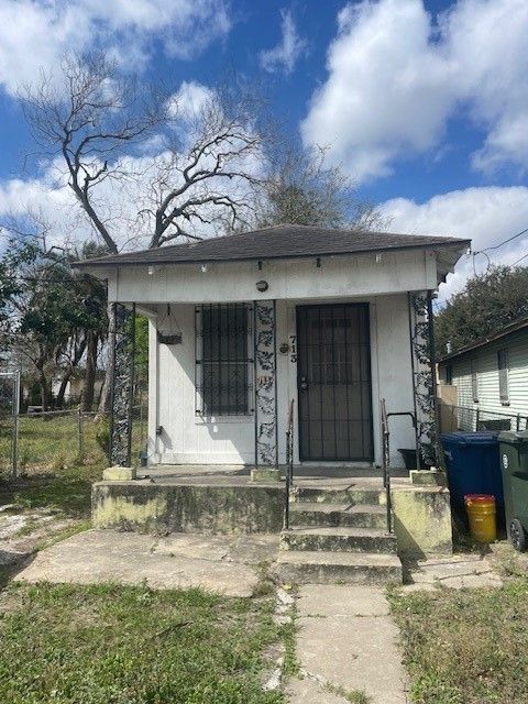 Photo of 713 25th Street, Corpus Christi, TX 78405 (MLS # 472588)