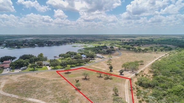 102 LAKE SHORE DR, MATHIS, TX 78368 - Image 1ef9f4a268b3c26564b63beef2b4e608/2909037246