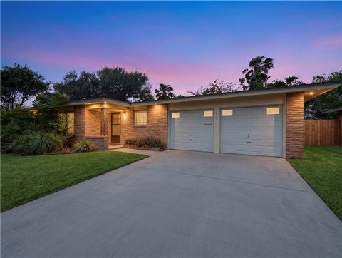 Photo of 4221 Dolphin Place, Corpus Christi, TX 78411 (MLS # 469240)