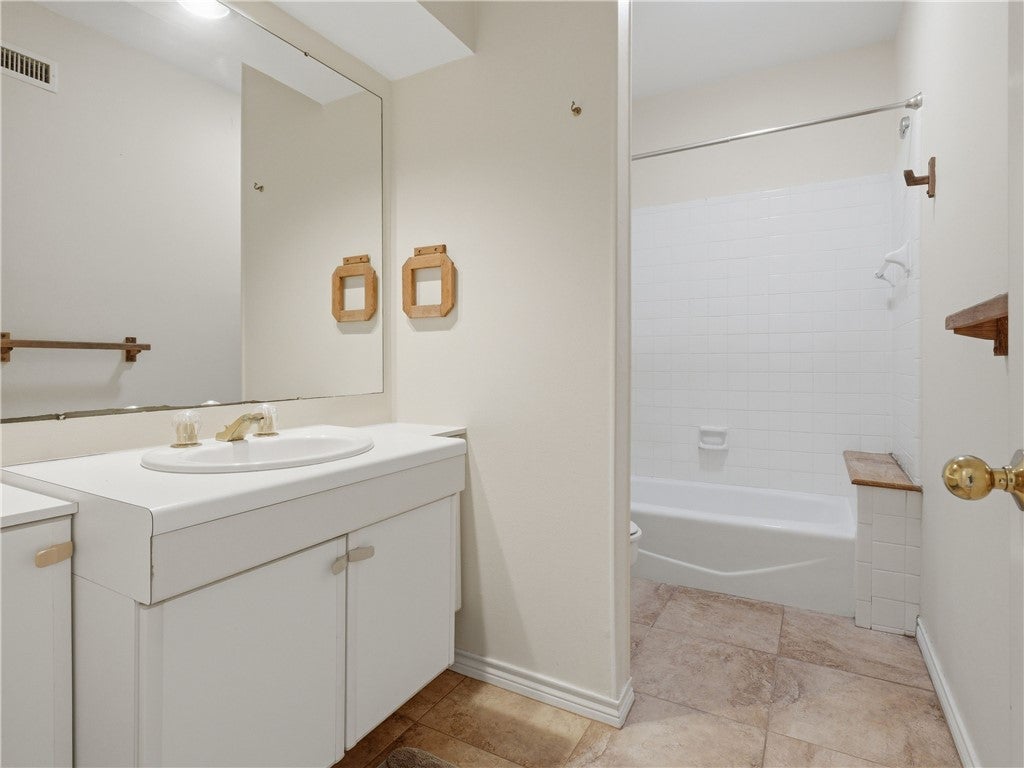 210 Oak Bay Street 1102