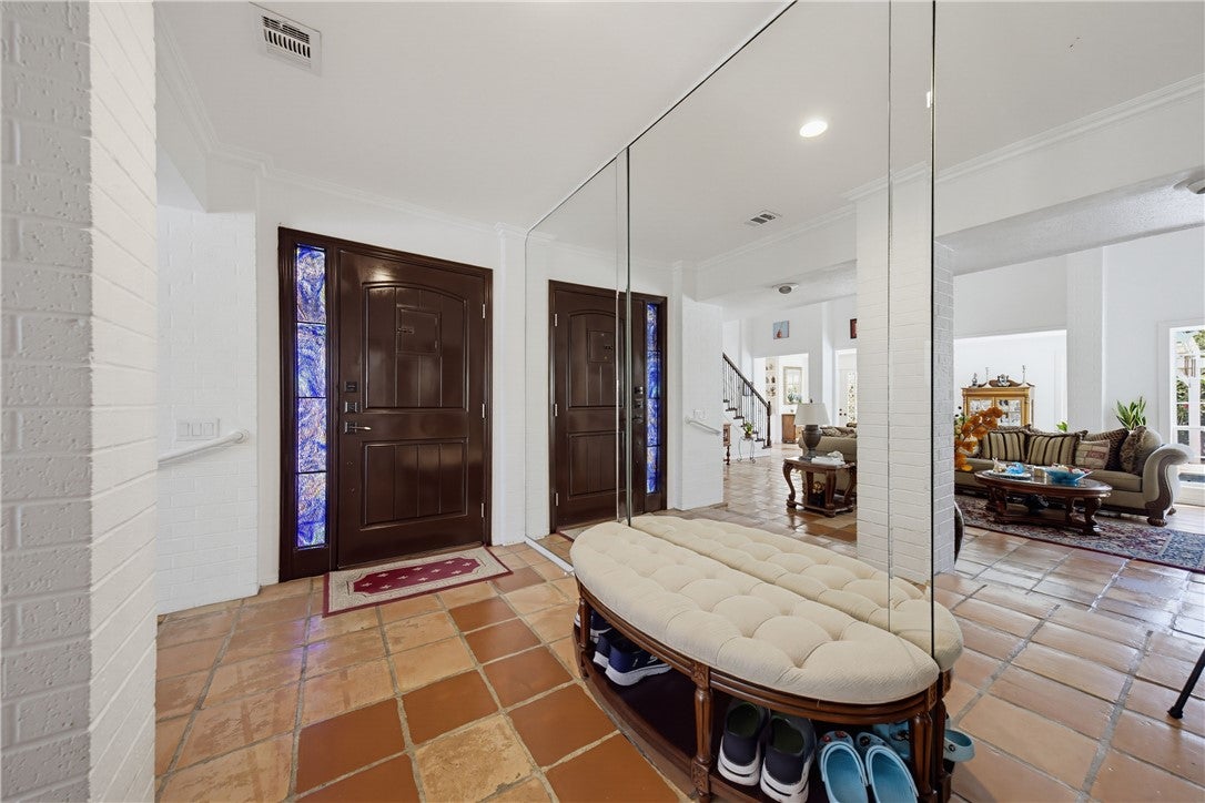 5825 Ocean Dr Drive