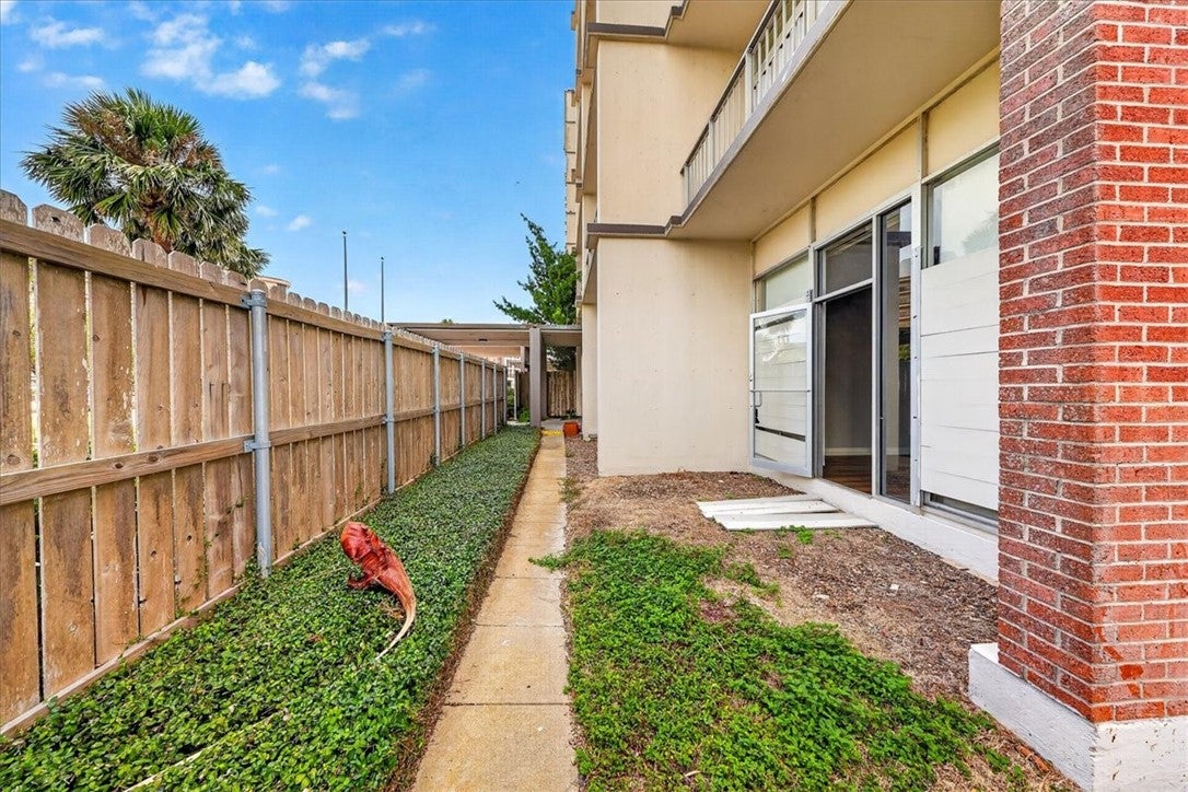 4600 Ocean Drive 104