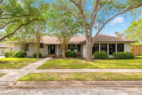 Photo of 429 Bermuda Place, Corpus Christi, TX 78411 (MLS # 477257)