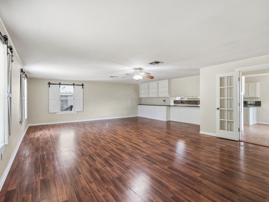 324 E King