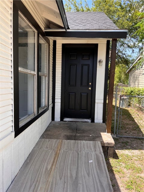 Photo of 409-411 E 5th Street #1, Alice, TX 78332 (MLS # 482261)