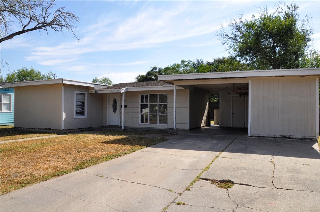 1320 W Circle Drive