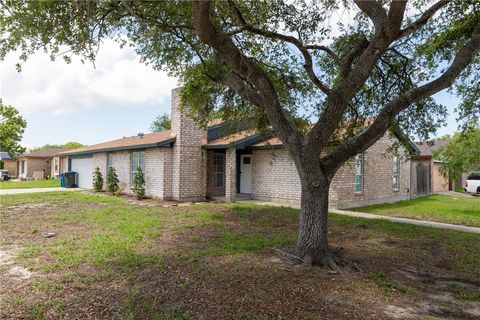 Photo of 842 Quetzal Street, Corpus Christi, TX 78418 (MLS # 475126)