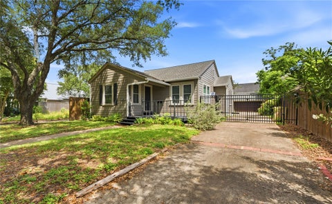 Photo of 332 Southern Street, Corpus Christi, TX 78404 (MLS # 477965)