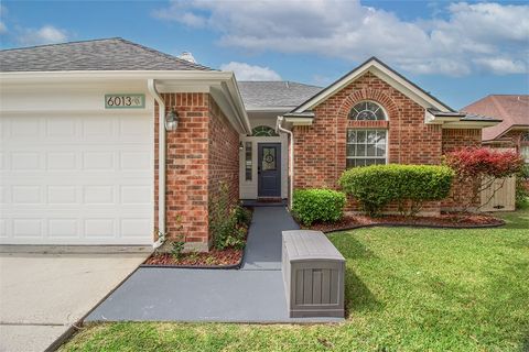 Photo of 6013 Sutherland Drive, Corpus Christi, TX 78414 (MLS # 474668)