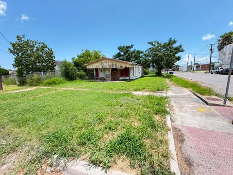 Photo of 1462 14th Street, Corpus Christi, TX 78404 (MLS # 478754)