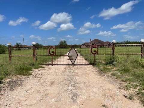 A home in Hebbronville