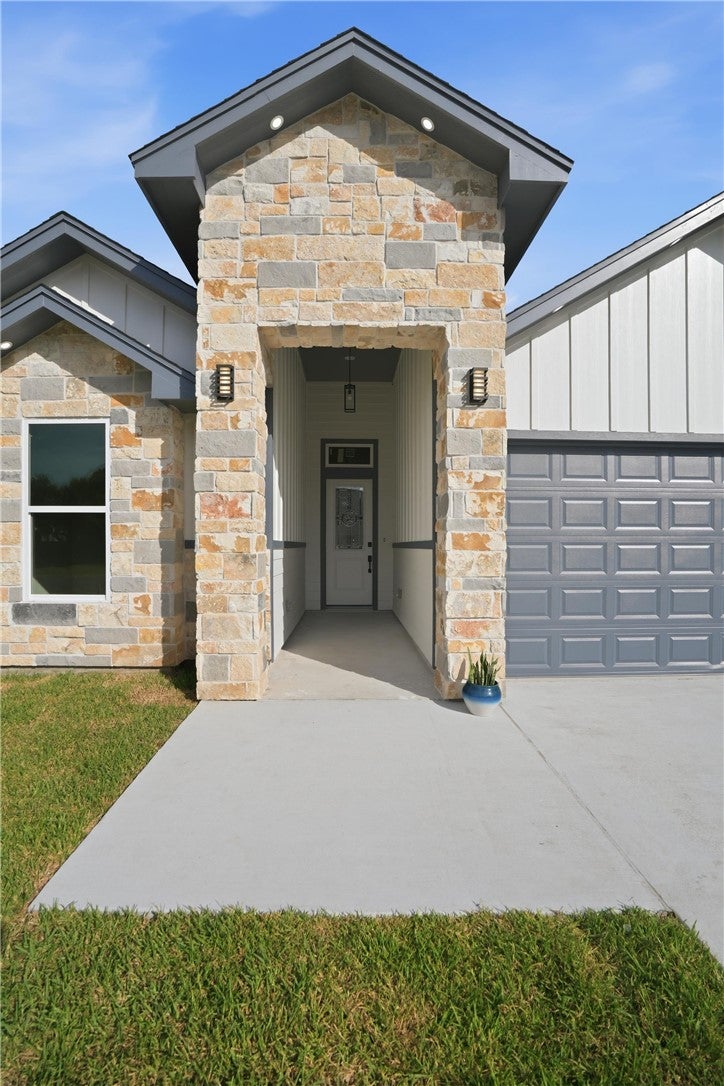 1041 S MCCAMPBELL