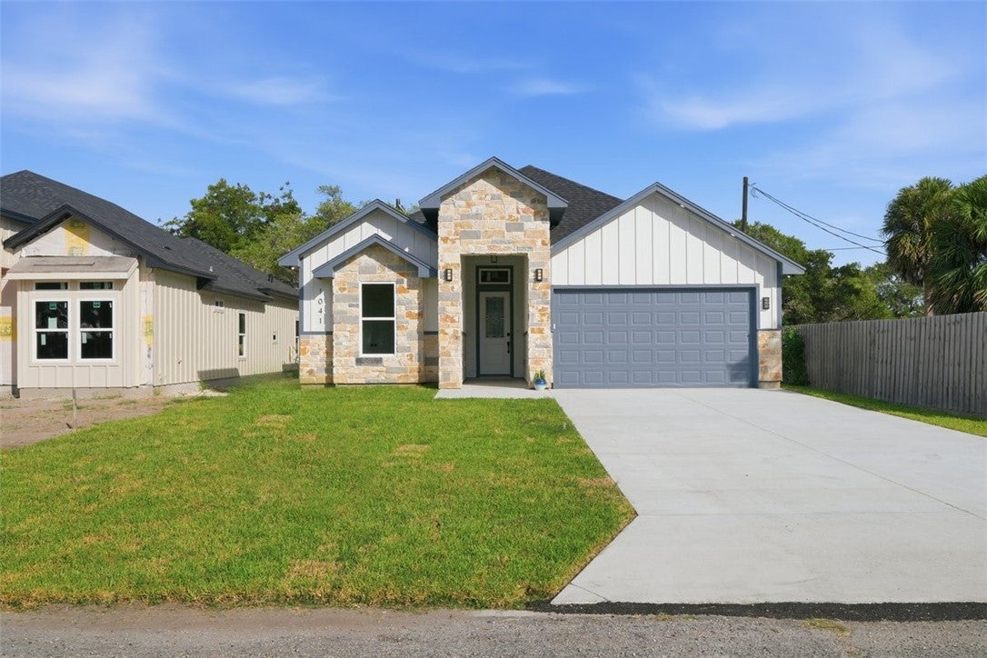 1041 S MCCAMPBELL