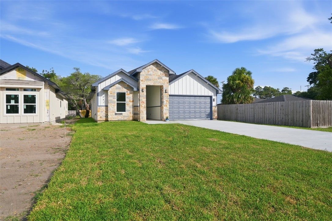 1041 S MCCAMPBELL