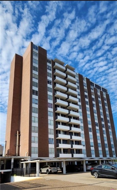 Photo of 715 Upper Broadway, Corpus Christi, TX 78401 (MLS # 475193)