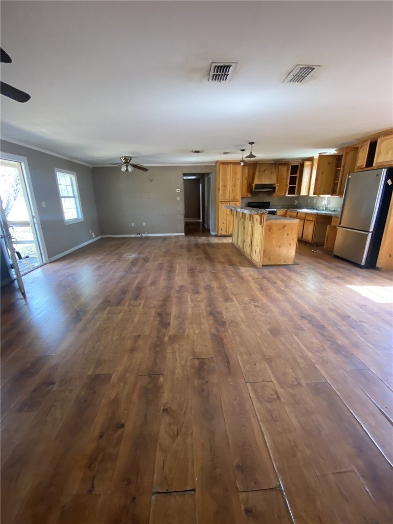 220 N Hartman