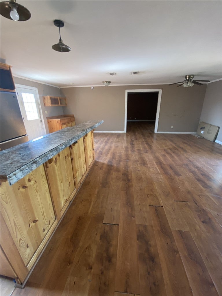 220 N Hartman