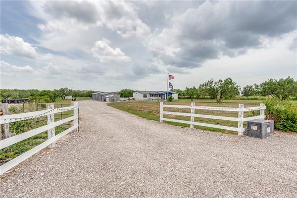 115 HORSESHOE DR, MATHIS, TX 78368 - Image 54d65fdd6f4947dd0e32cc99cfa9ea35/672524811