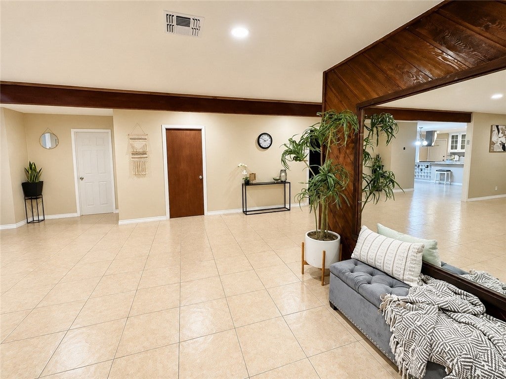3032 HWY N 281