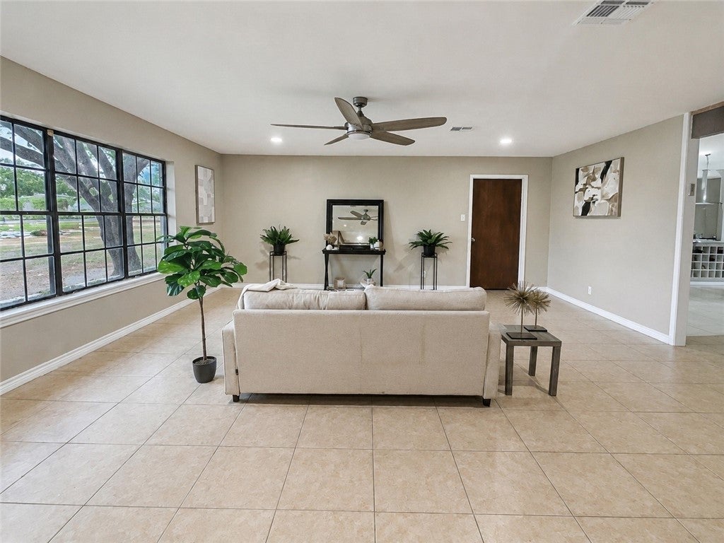3032 HWY N 281