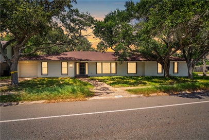 4518 CONGRESSIONAL Drive Corpus Christi TX 78413