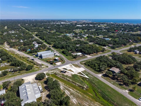 Photo of 902 S Hood ST, Rockport, TX 78382 (MLS # 483836)