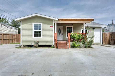 Photo of 2729 Elizabeth Street, Corpus Christi, TX 78404 (MLS # 477371)
