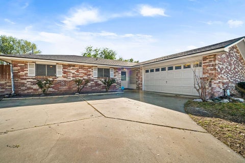 Photo of 3925 Tripoli DR, Corpus Christi, TX 78415 (MLS # 479107)
