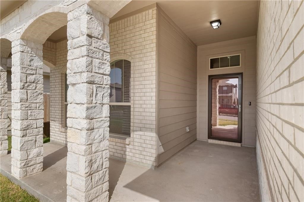1039 Ocean Breeze Street