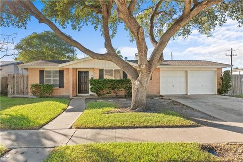 Photo of 1301 Easthaven Drive, Corpus Christi, TX 78412 (MLS # 472527)