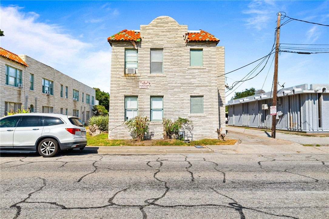 615-619 S Tancahua Street