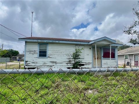 Photo of 919 S Brownlee Boulevard, Corpus Christi, TX 78404 (MLS # 474978)