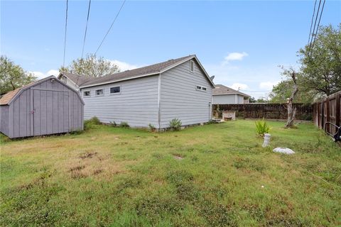 A home in Refugio